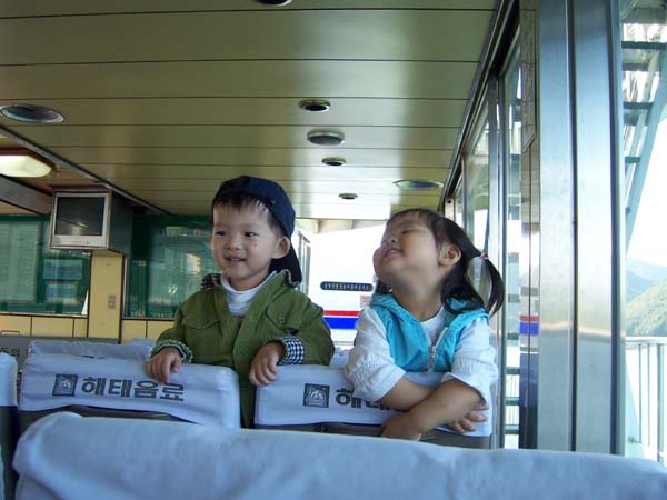 游船上碰到的韩国小朋友